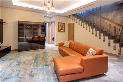 5-bedroom-2-lounge-expansive-villa-with-studi