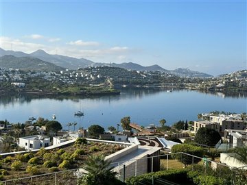 5-bedroom-2-lounge-expansive-villa-with-studi