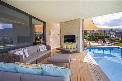 5-bedroom-2-lounge-expansive-villa-with-studi