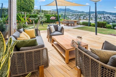 5-bedroom-2-lounge-expansive-villa-with-studi