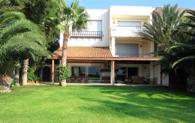 2500-sqm-private-beach-front-21-bedroom-villa