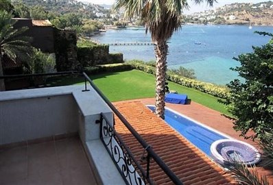 2500-sqm-private-beach-front-21-bedroom-villa