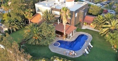 2500-sqm-private-beach-front-21-bedroom-villa