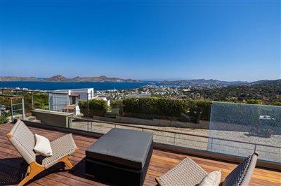 luxury-modern-triplex-detached-villa-sea-view