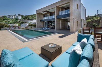 detached-triplex-villa-with-2-lounges-private