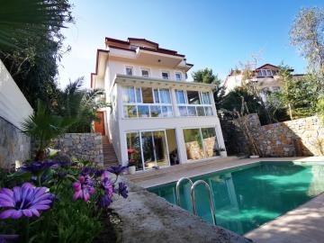 5 Bed Villa for sale