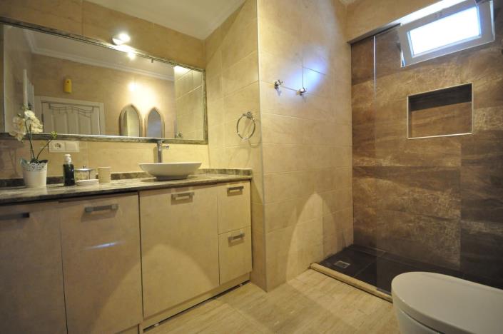 Image No.17-5 Bed Villa for sale