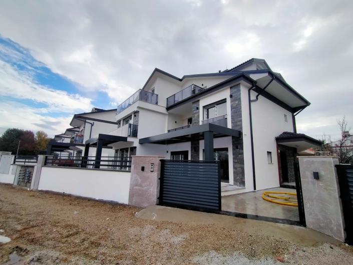 Image No.2-Villa de 4 chambres à vendre à Çalis