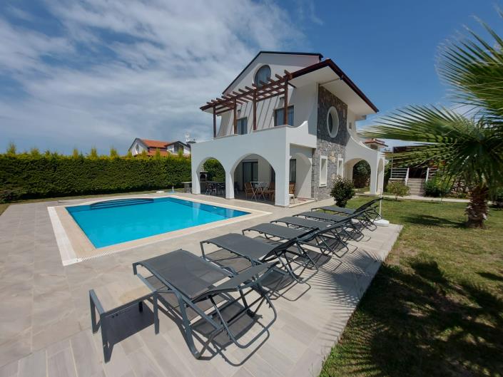 Image No.1-4 Bed Villa for sale