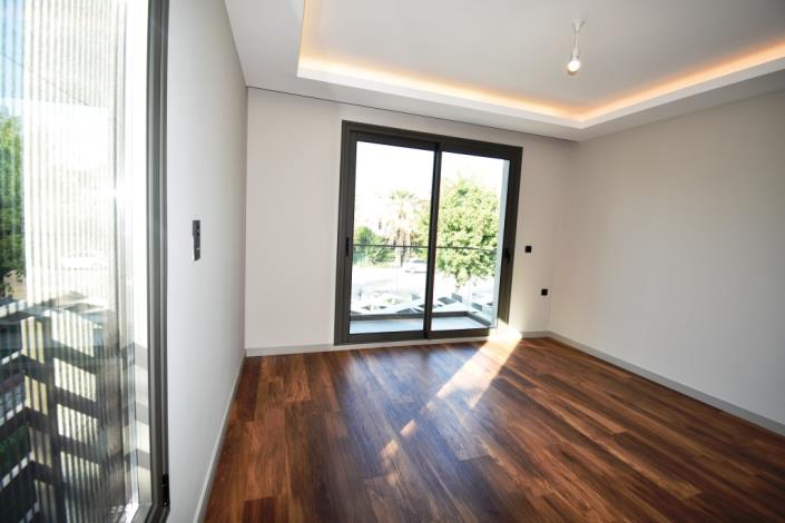 Image No.10-3 Bed Villa for sale