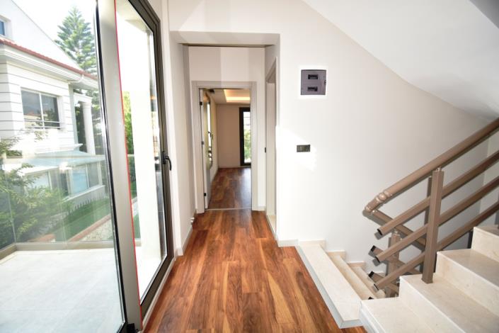 Image No.9-3 Bed Villa for sale