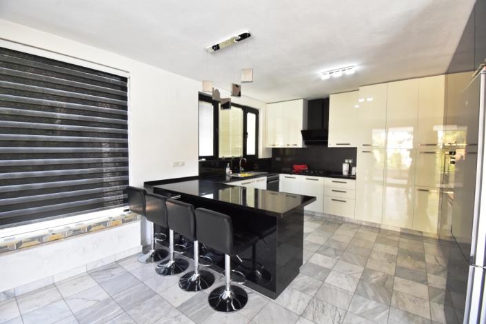 Image No.10-5 Bed Villa for sale