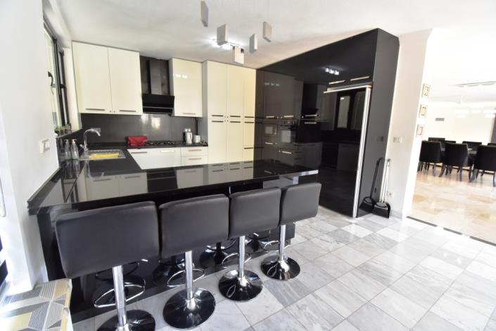 Image No.11-5 Bed Villa for sale