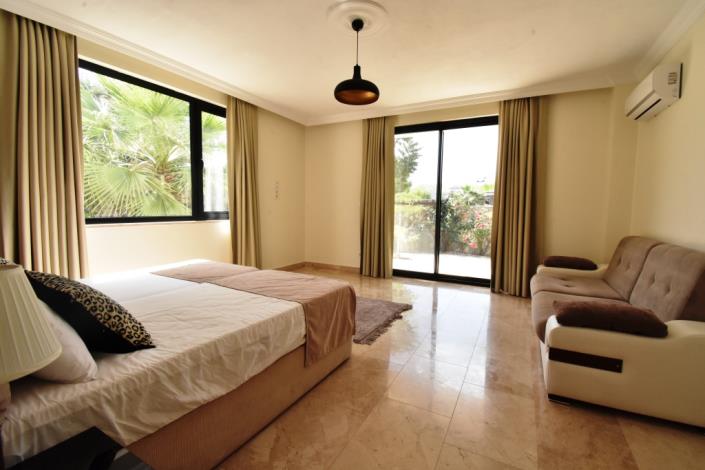 Image No.15-5 Bed Villa for sale