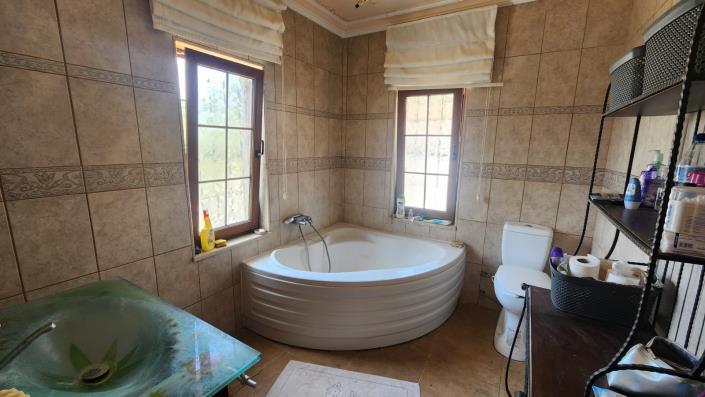 Image No.12-5 Bed Villa for sale