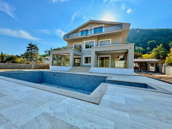 Image No.1-Villa de 5 chambres à vendre à Uzumlu