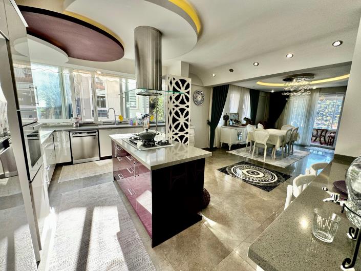 Image No.5-5 Bed Apartment for sale