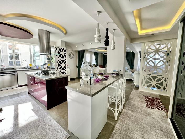 Image No.6-5 Bed Apartment for sale