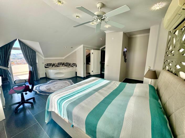 Image No.16-5 Bed Apartment for sale