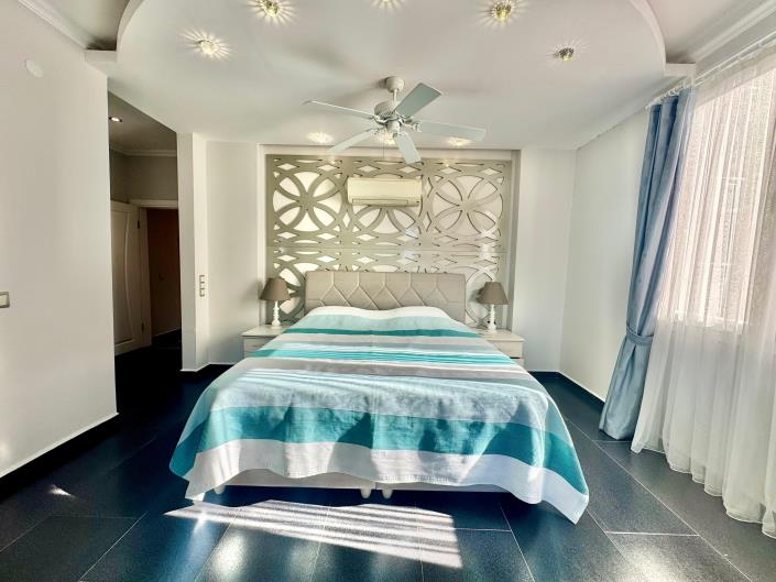 Image No.18-5 Bed Apartment for sale