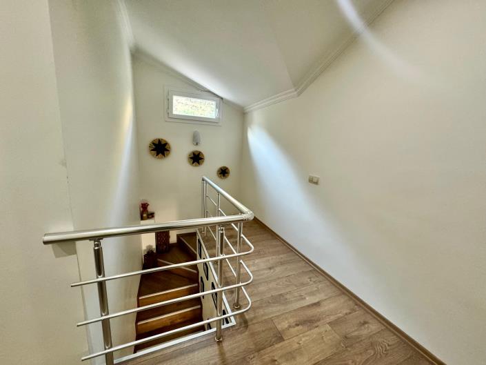 Image No.18-5 Bed Apartment for sale