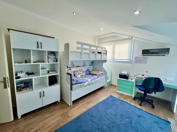 Image No.23-5 Bed Apartment for sale