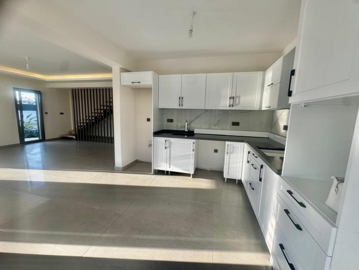 Image No.10-3 Bed Villa for sale