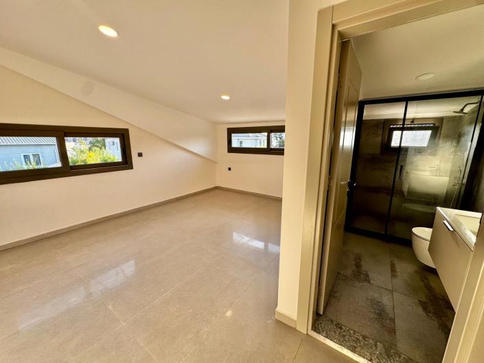 Image No.20-3 Bed Villa for sale