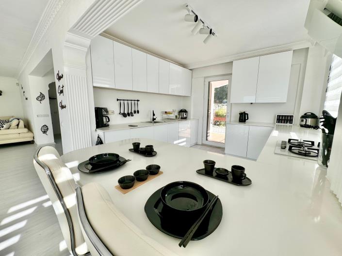 Image No.10-5 Bed Villa for sale