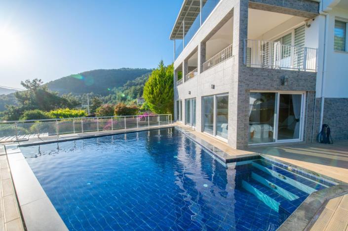 Image No.2-5 Bed Villa for sale