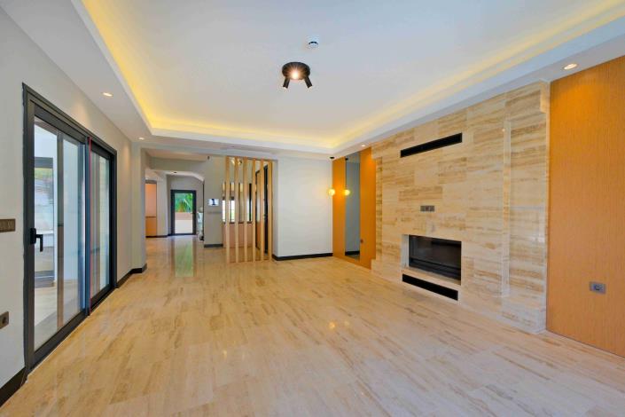 Image No.8-4 Bed Villa for sale