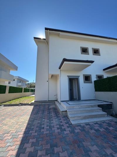 Image No.3-3 Bed Semi-Detached for sale