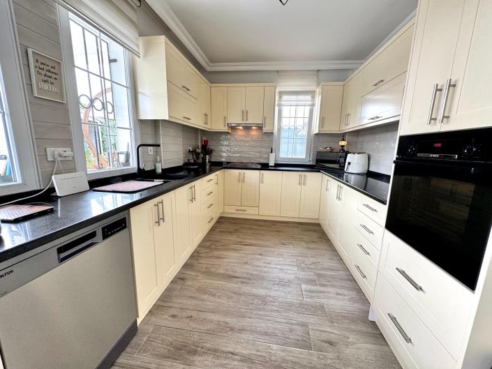 Image No.14-5 Bed Villa for sale