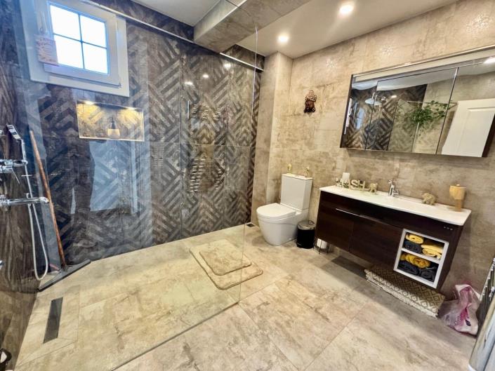 Image No.20-5 Bed Villa for sale