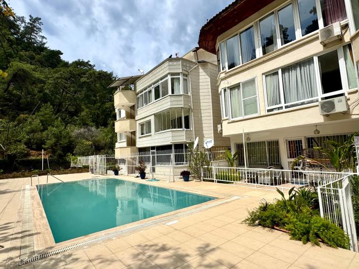Image No.1-4 Bed Apartment for sale