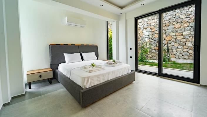 Image No.8-6 Bed Villa for sale