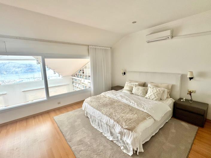 Image No.20-4 Bed Apartment for sale