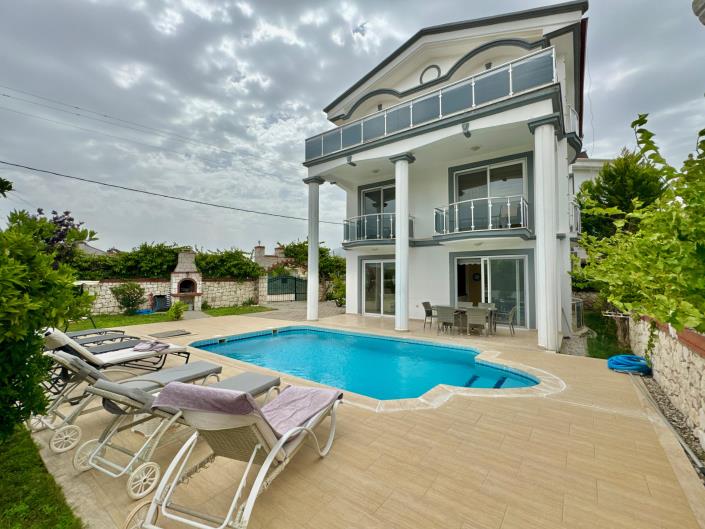 Image No.1-3 Bed Villa for sale