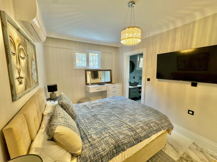 Image No.8-7 Bed Villa for sale