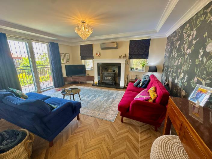 Image No.15-7 Bed Villa for sale