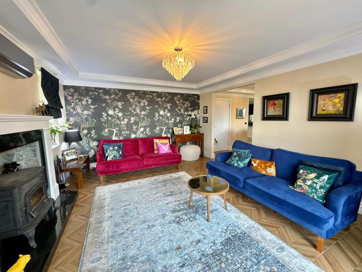 Image No.17-7 Bed Villa for sale