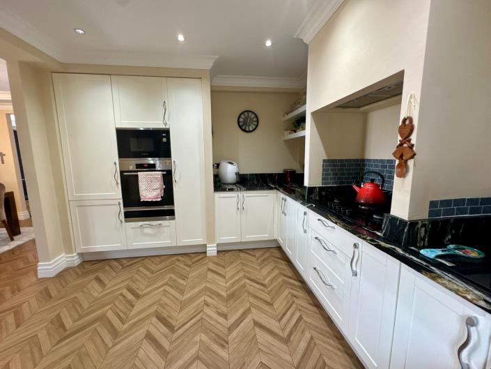 Image No.18-7 Bed Villa for sale