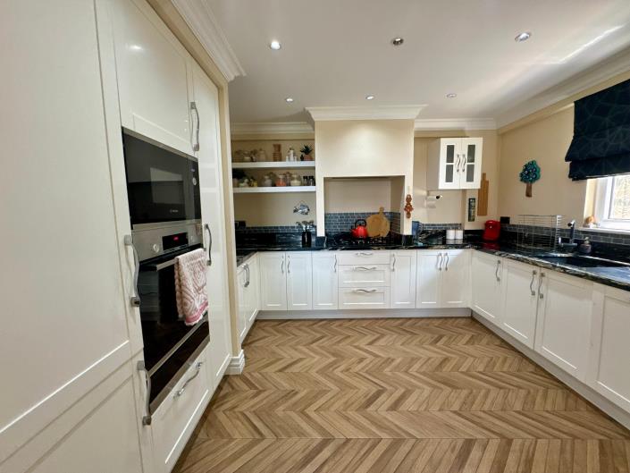 Image No.19-7 Bed Villa for sale