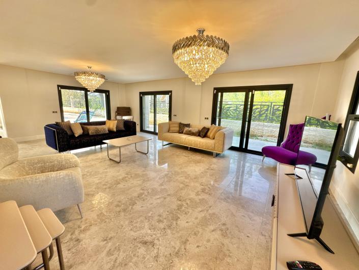 Image No.9-Villa de 4 chambres à vendre à Uzumlu