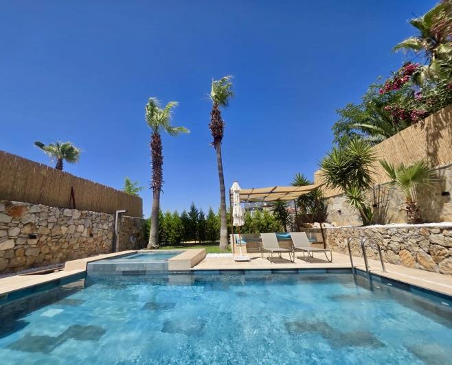 Image No.2-4 Bed Villa for sale