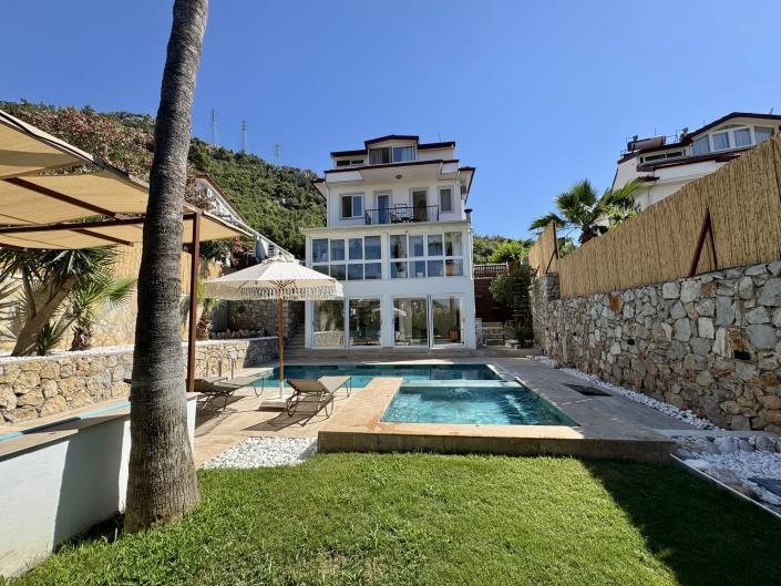 Image No.1-4 Bed Villa for sale