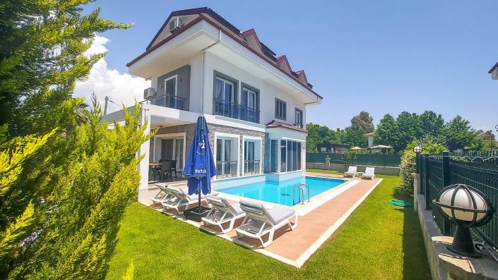 Image No.1-4 Bed Villa for sale