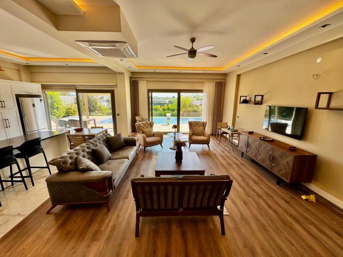 Image No.10-4 Bed House/Villa for sale