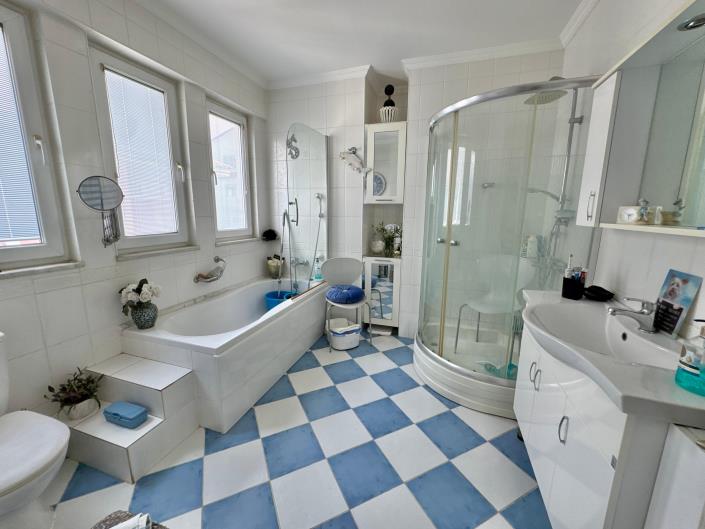 Image No.8-3 Bed Duplex for sale