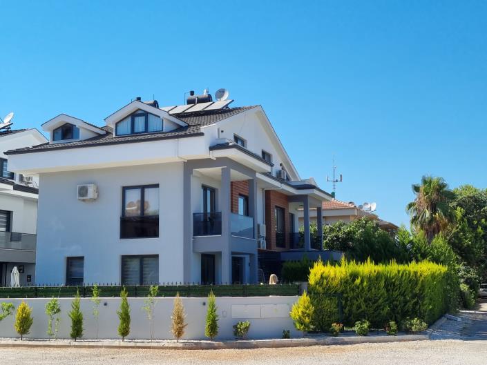 Image No.2-4 Bed Semi-Detached for sale